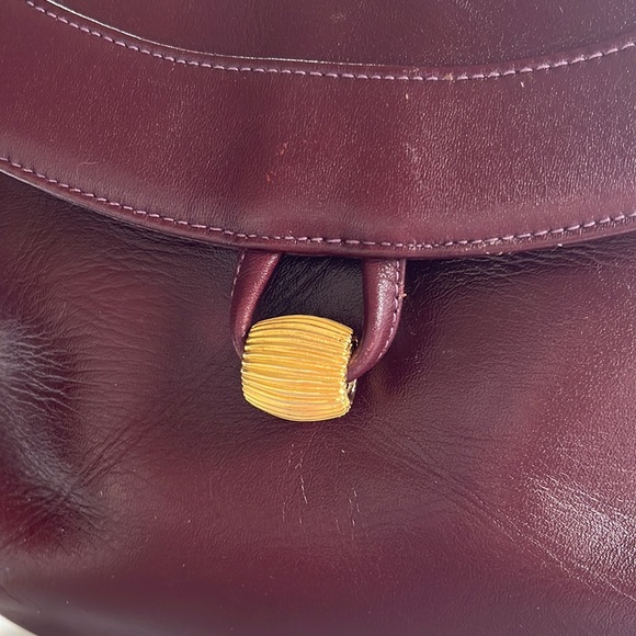 Vintage genuine leather brown Susan Gail shoulder bag with gold chain strap. - Picture 3 of 6